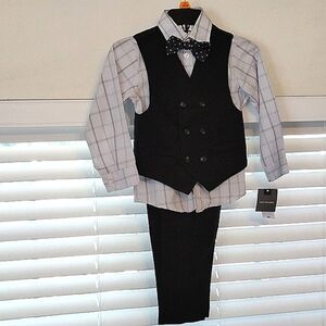 Van Hueston Boys 4 Piece Black Suit, Size:  4 Regular, NWT